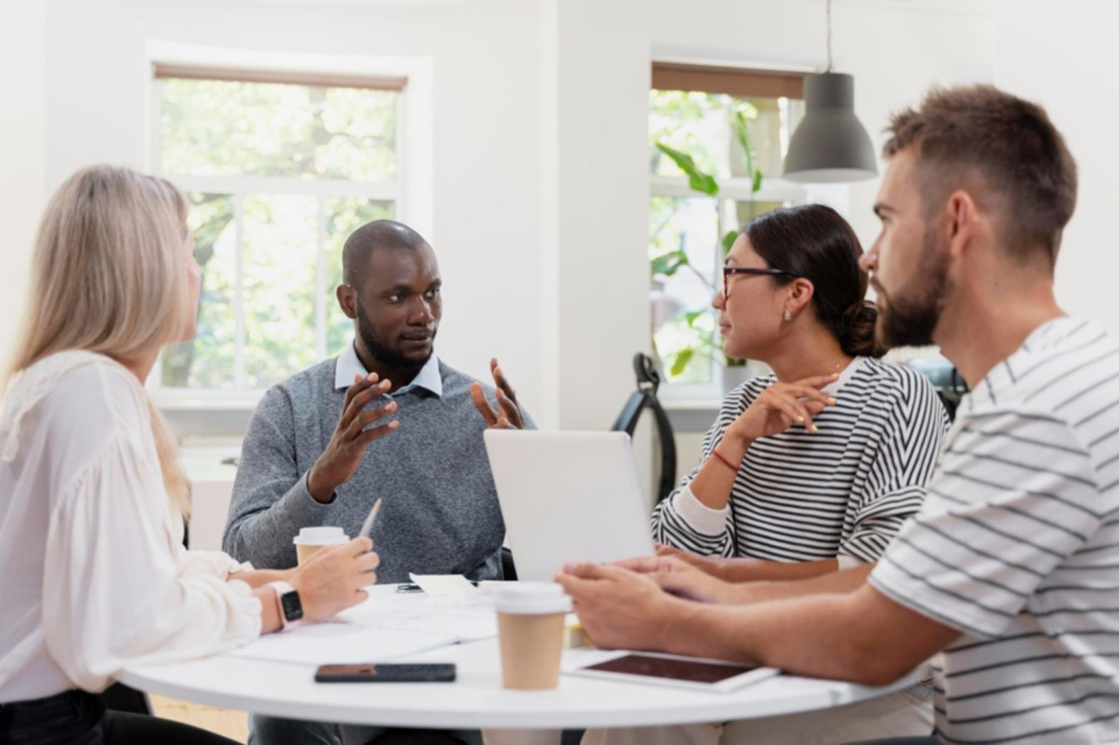 Sistema de acompanhamento financeiro inteligente